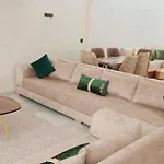 Elegant Duplex Avec Deux Piscines Et Une Vue Magnifique
